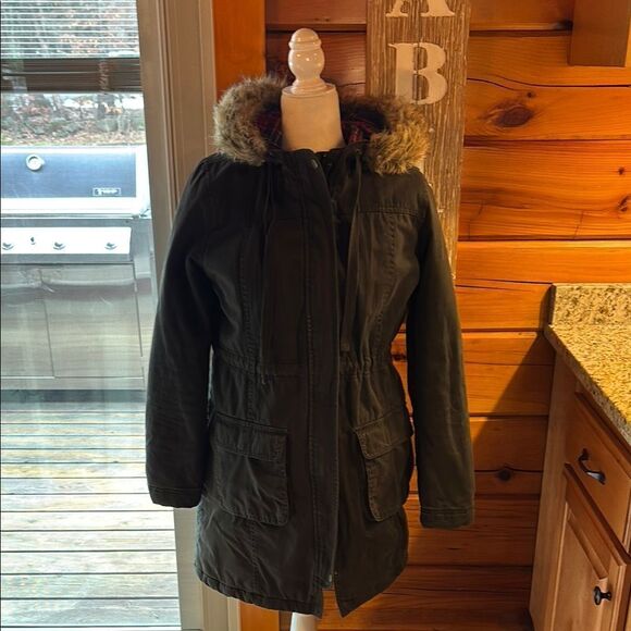 Women's Old Navy Green Parka with Faux Fur Hood - Picture 2 of 11